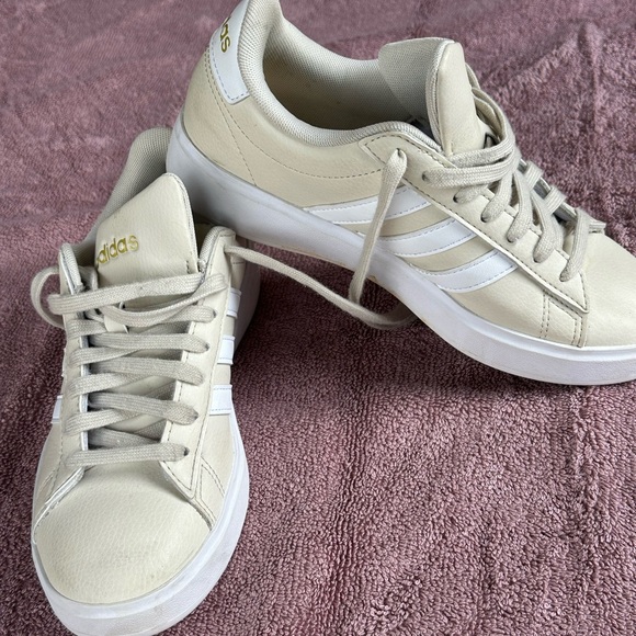 adidas Other - Kids Adidas Grand Court Cream and White Sneakers - size 5